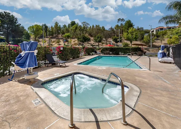 Comfort Suites Near Six Flags Magic Mountain